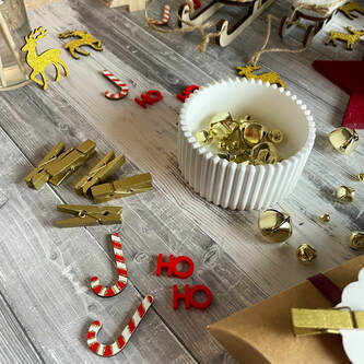 24 Mini Wäscheklammern aus Holz mit Band für Weihnachten Geburtstag DIY Projekte Adventskalender Basteln - gold