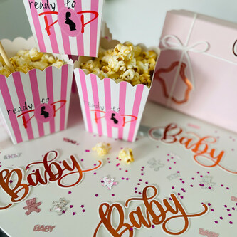 Baby Shower Party Deko Set für Mädchen - OH Baby! Spiral Deckenhänger + 2x Baby Konfetti Sets + Popcorn Schachteln