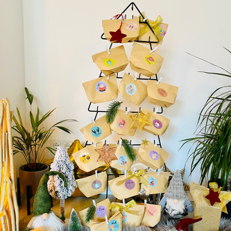DIY Adventskalender Set - 24 Tüten + 24 Zahlen Sticker Aufkleber + 24 weiße Klammern für Advent Weihnachten