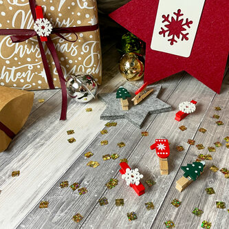 27 Mini Wäscheklammern Holz Miniklammern mit Schneeflocken Motiven Deko Klammern für Weihnachten