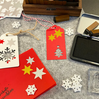 42 Sterne Sticker Stern Aufkleber für Weihnachten Weihnachtsdeko Geschenkdeko Basteln Glänzend - rot
