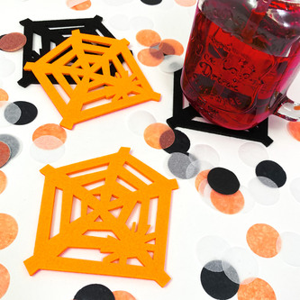 Halloween Deko Set - Filzuntersetzer Spinnennetz 4er Pack + Konfetti orange weiß schwarz Tischdeko