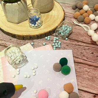 Holz Perlen ohne Loch zum Basteln für Mädchen Jungen als DIY Dekoration und Streudeko blau türkis weiß