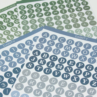 216 Buchstaben Zahlen Aufkleber Zeichen Symbole Sticker + Herzen Blumen für Einschulung uvm. - grün
