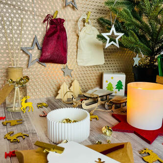 24 Mini Wäscheklammern aus Holz mit Band für Weihnachten Geburtstag DIY Projekte Adventskalender Basteln - gold