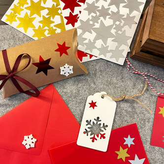 42 Sterne Sticker Stern Aufkleber für Weihnachten Weihnachtsdeko Geschenkdeko Basteln Glänzend - rot